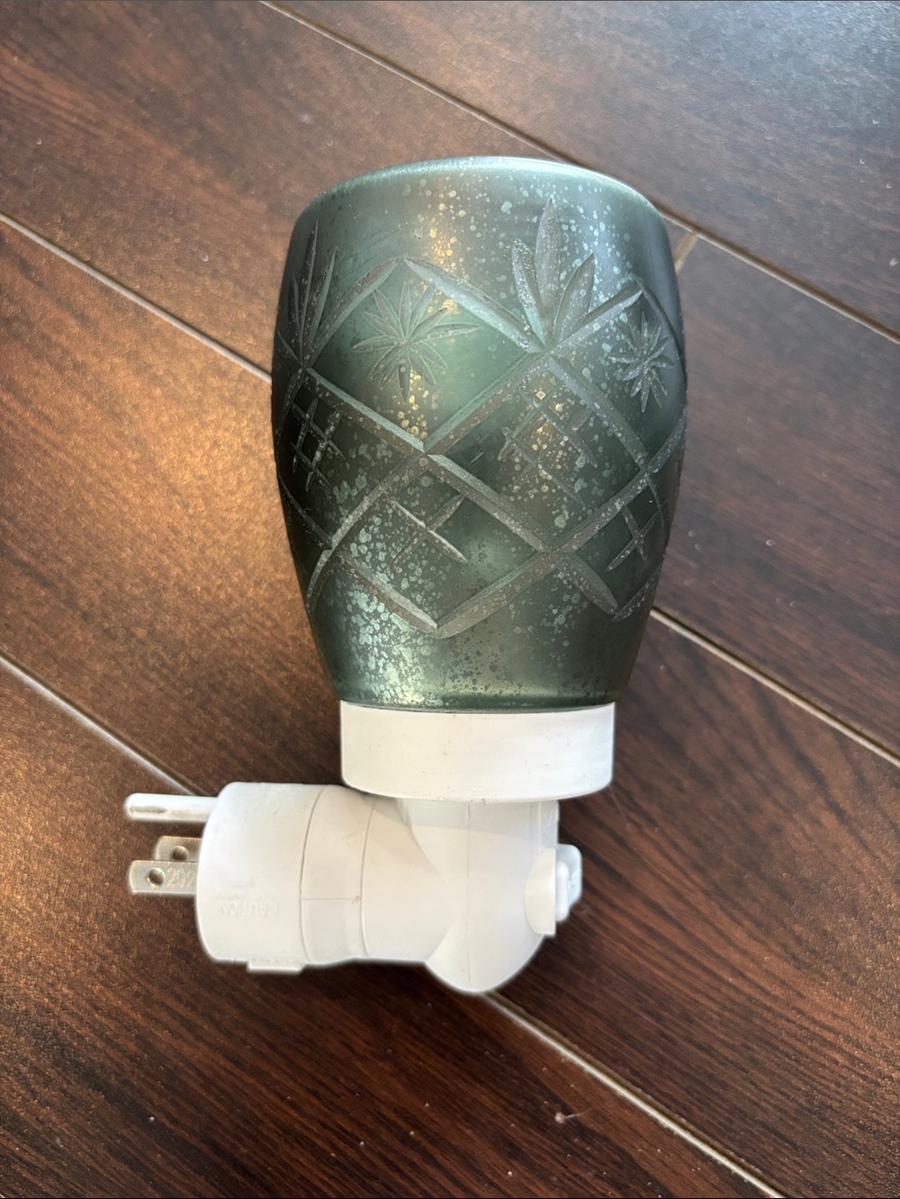 Scentsy “Vintage Glass” Plug-In Mini Wax Warmer